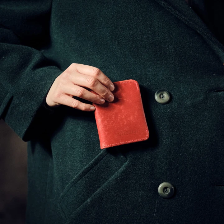 PELIKAN skórzany portfel na karty i monety, czerwień – wkładany do kieszeni płaszcza