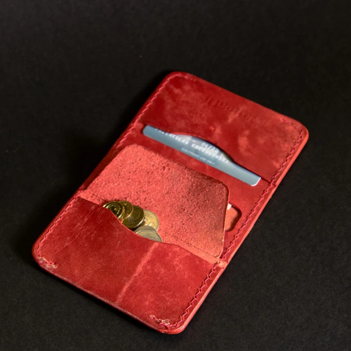 PELIKAN skórzany portfel na karty i monety, czerwień – wnętrze z kartami i monetami