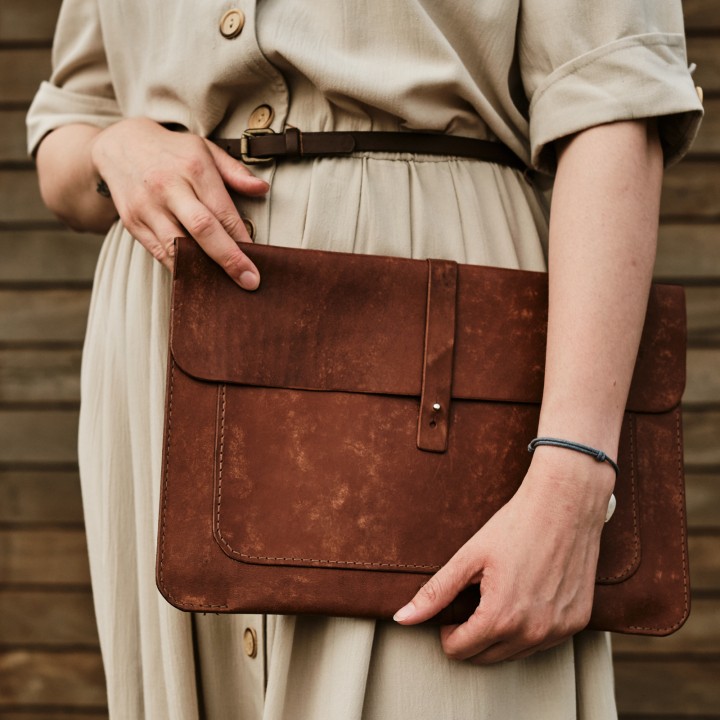 FOLBAG brązowe skórzane etui na dokumenty, laptopa lub kopertówka