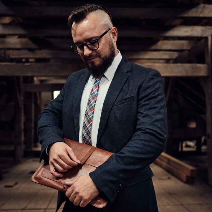 FOLBAG brązowe skórzane etui na dokumenty, laptopa lub kopertówka